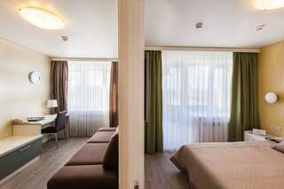 Гостиница Волга Тверь 2-комнатный номер стандарт семейный с 2 двуспальными кроватями-5