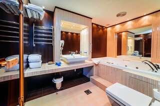 Гостиница Волга Тверь 2-комнатные апартаменты стандарт с 1 двуспальной кроватью-5