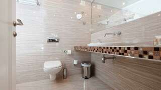 Гостиница Волга Тверь Номер делюкс с 1 двуспальной кроватью-12