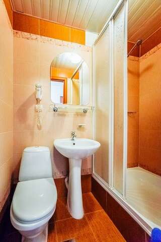 Гостиница Волга Тверь Номер стандарт с 2 односпальными кроватями-3