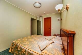 Гостиница Волга Тверь 2-комнатный номер стандарт семейный с 2 двуспальными кроватями-2